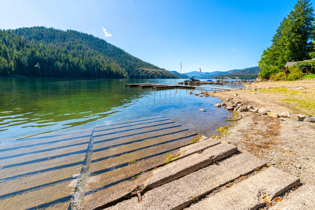 Spirit Lake scenery